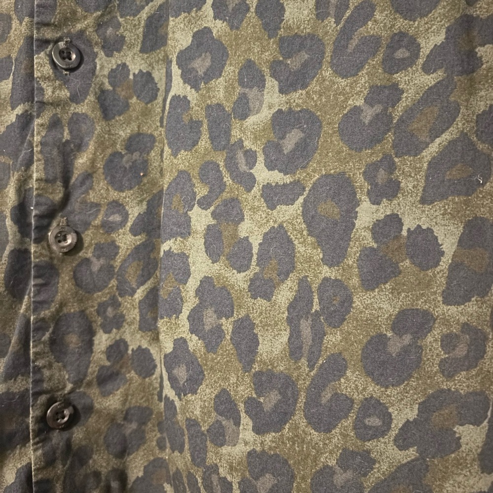 Green leopard Pattern Shirt - Picture 3 of 3